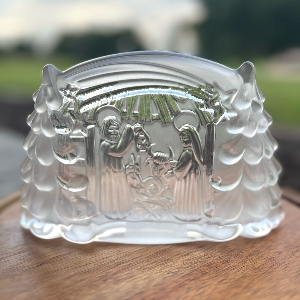 Mikasa Nativity Scene Sculpture Christmas Frosted Glass‎ Candle Holder